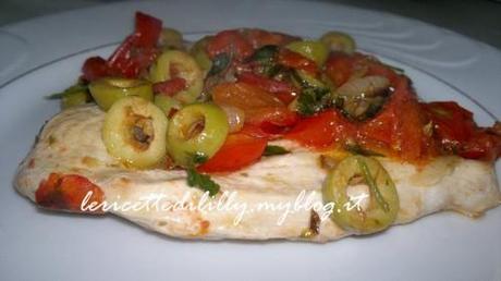 petto,pollo,pomodori,olive,peperoni,