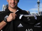 Sacrilegio vendere sacra maglia nera denari