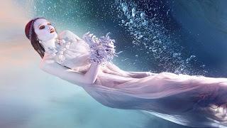 In apnea: l'arte fotografica di Zena Holloway