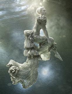 In apnea: l'arte fotografica di Zena Holloway