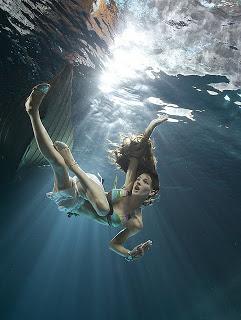 In apnea: l'arte fotografica di Zena Holloway