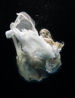 In apnea: l'arte fotografica di Zena Holloway