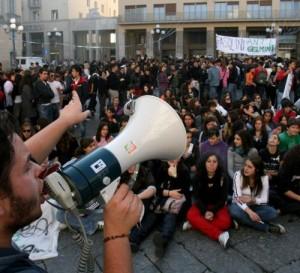 Cagliari studenti ed operai Alcoa sfilano insieme