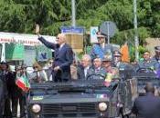 milioni euro spese militari giorno. Monti governo pazzi sostengono dessero milione testa agli italiani, compresi neonati, immigrati milionari senza problemi, avremmo risolto tutto.Ne avanzerebbero pure