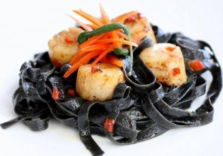 Pasta nera ai frutti di mare