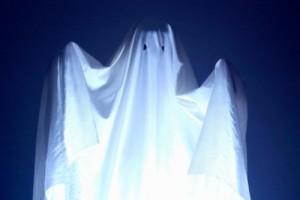 Halloween: costume di fantasma a soli 5 euro, fai da te semplice e veloce  ed economico