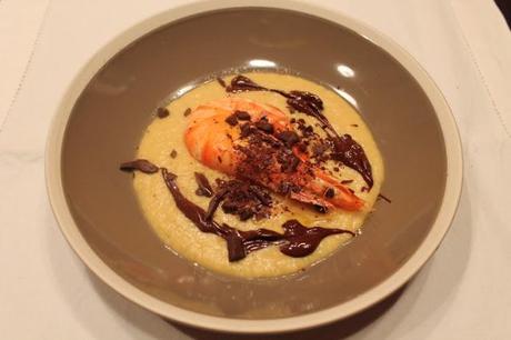 Crema di ceci con gamberoni e cioccolato