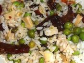 Ricette avanzi: riso pomodori secchi, piselli scaglie provolone