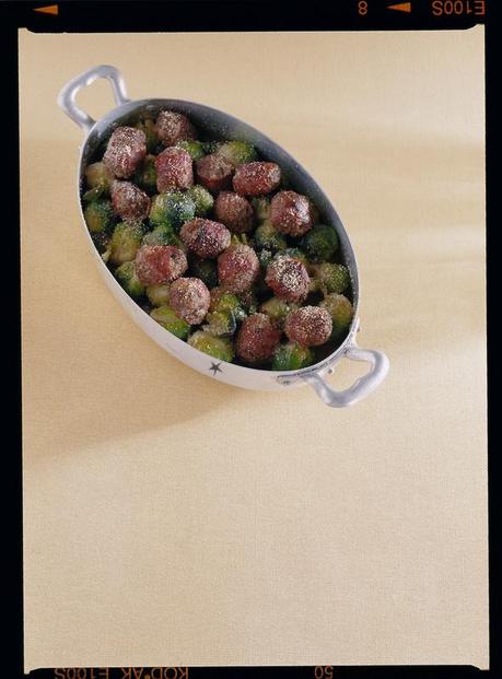 http://ricette.donnamoderna.com/var/ezflow_site/storage/images/media/images/ricette-importate/secondo/carne/polpette-al-prosciutto-crudo-con-cavolini/piatto-pronto-teglia/22064571-1-ita-IT/Piatto-pronto-teglia.jpg