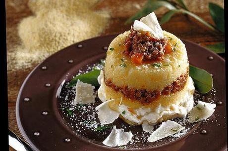 http://ricette.donnamoderna.com/var/ezflow_site/storage/images/media/images/ricette-importate/primo/polenta/torrette-pasticciate/piatto-pronto-forchetta-farina-paletta/22068071-1-ita-IT/Piatto-pronto-forchetta-farina-paletta_dettaglio_ricette_slider_grande3.jpg