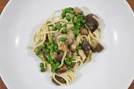 Noodles con funghi, pisellini e caciocavallo!