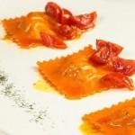 Ravioli ripieni con salmone e ricotta saltati con i pachino