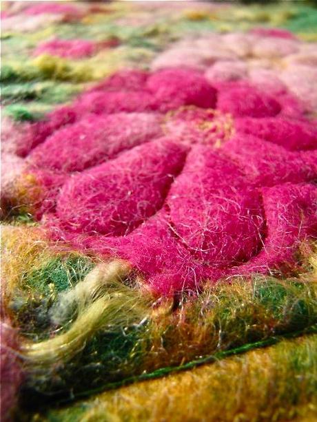 Campo fiorito in lana cardata