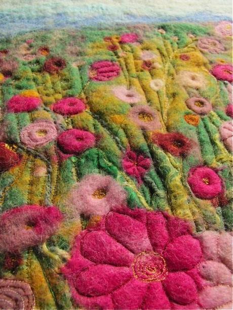 Campo fiorito in lana cardata