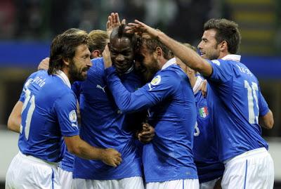 Italia-Danimarca 3-1, Balotelli, De Rossi e Montolivo fanno sorridere Prandelli