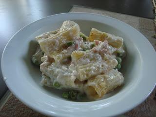 Pasticcio di rigatoni con besciamella e mortadella.