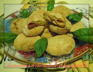 Cotolette di patate farcite con pomodoro e mozzarella