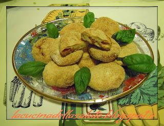 Cotolette di patate farcite con pomodoro e mozzarella