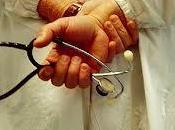 Sanità: soldi viaggi vendere farmaci, medici indagati
