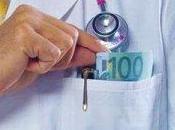 Regali soldi azienda farmaceutica: indagati medici