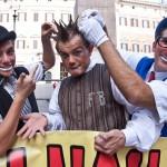 Gli artisti del circo a Montecitorio: clown e acrobati in piazza