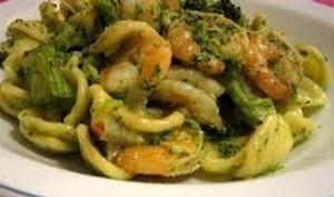 Orecchiette ai Broccoli e Gamberetti Con Pomodoro Concassè