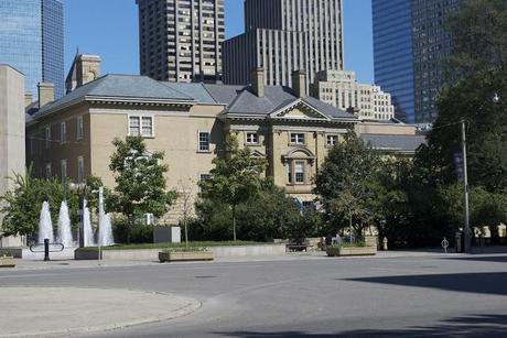 make way to His Majesty: the Queen Street of Toronto