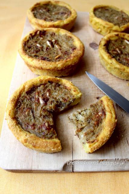 Crostatine di patate con broccoli, salame e pinoli