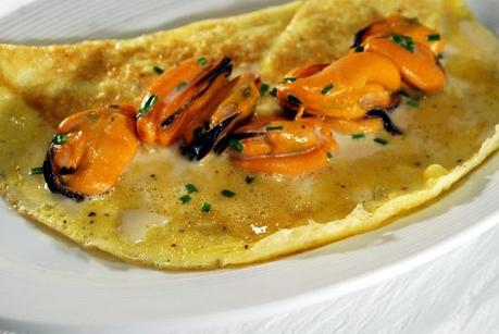 Omelette con cozze ed erba cipollina
