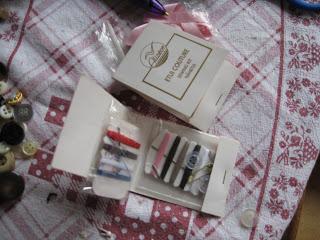 foto dell'eredità di bottoni e aghi