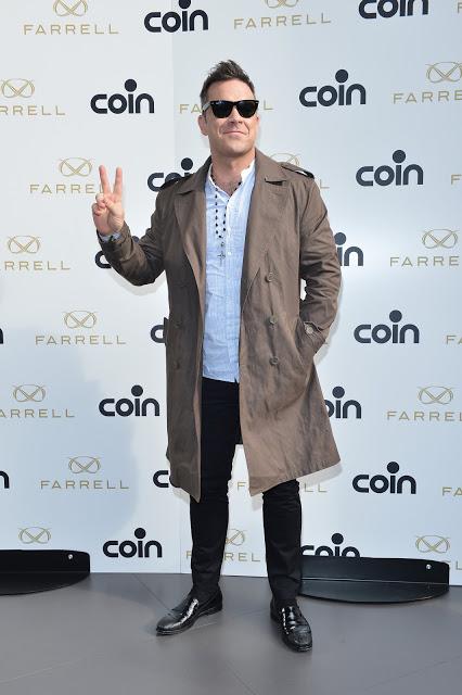 Robbie Williams for Farrell Experience • (Videos and Photos)