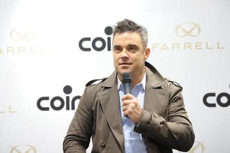 Robbie Williams for Farrell Experience • (Videos and Photos)