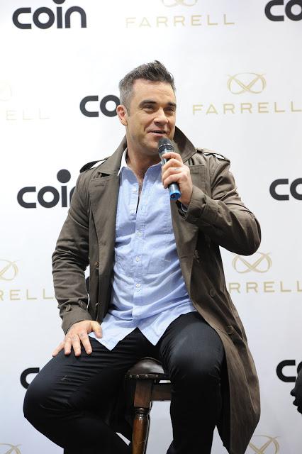 Robbie Williams for Farrell Experience • (Videos and Photos)