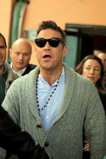 Robbie Williams gay a Radio Deejay