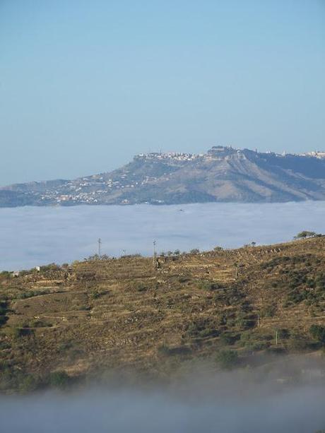 OFF TOPIC: BUON GIORNO GENTE... LA NATURA e I SUOI SPETTACOLI... UNA CARTOLINA DAL MIO PAESINO.