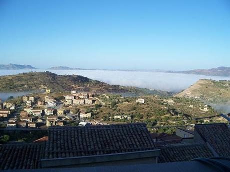 OFF TOPIC: BUON GIORNO GENTE... LA NATURA e I SUOI SPETTACOLI... UNA CARTOLINA DAL MIO PAESINO.