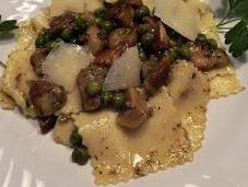 Specialita' liguri mandilli funghi porcini scaglie parmigiano