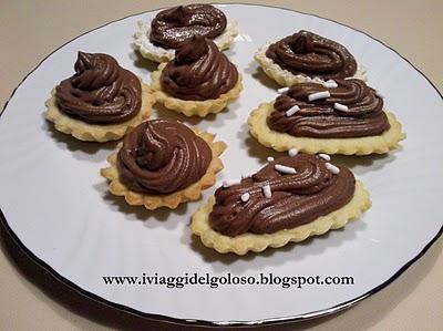 RICETTE DOLCI ...  PASTICCINI CON MOUSSE AL CIOCCOLATO