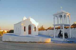 Andar per Isole nel mare Egeo: Folegandros e Milos