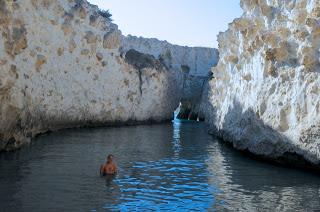 Andar per Isole nel mare Egeo: Folegandros e Milos