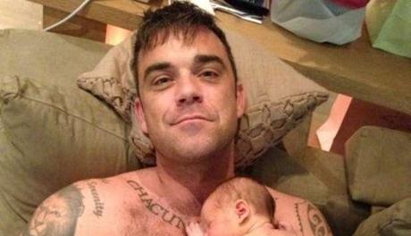 Vip: Robbie Williams, “mia figlia stava morendo sotto miei occhi”