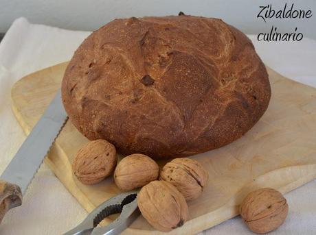 Pane di segale con le noci