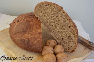 Pane di segale con le noci