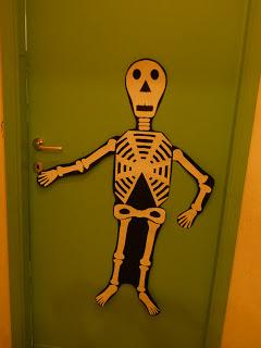 BRICOLAGE: scheletro in cartoncino (Halloween)