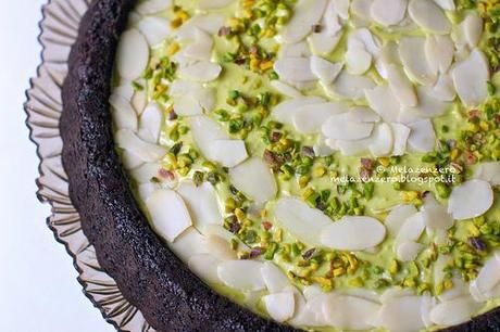 Torta mandorle e cioccolato fondente dal cuore morbido