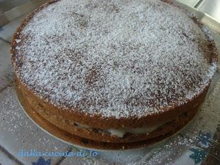 Torta marronita con pere Kaiser e gocce di cioccolato