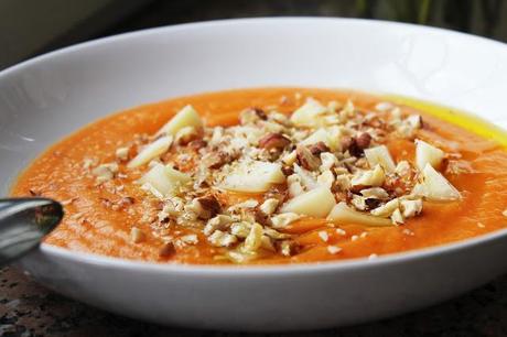 Crema di zucca con caciocavallo podolico e trito di nocciole di Giffoni.