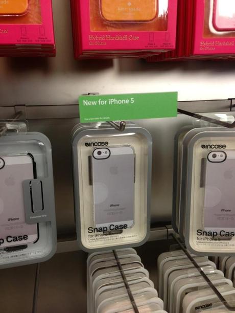 Gli Apple Store cominciano finalmente a vendere le custodie per iPhone 5