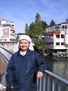 Lourdes allagata, forza simbolica della speranza