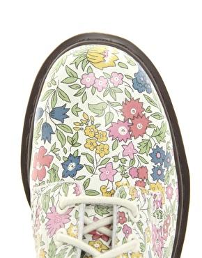 Immagine 3 di Dr Martens - Liberty London - Anfibi a 8 occhielli con stampa a fiori